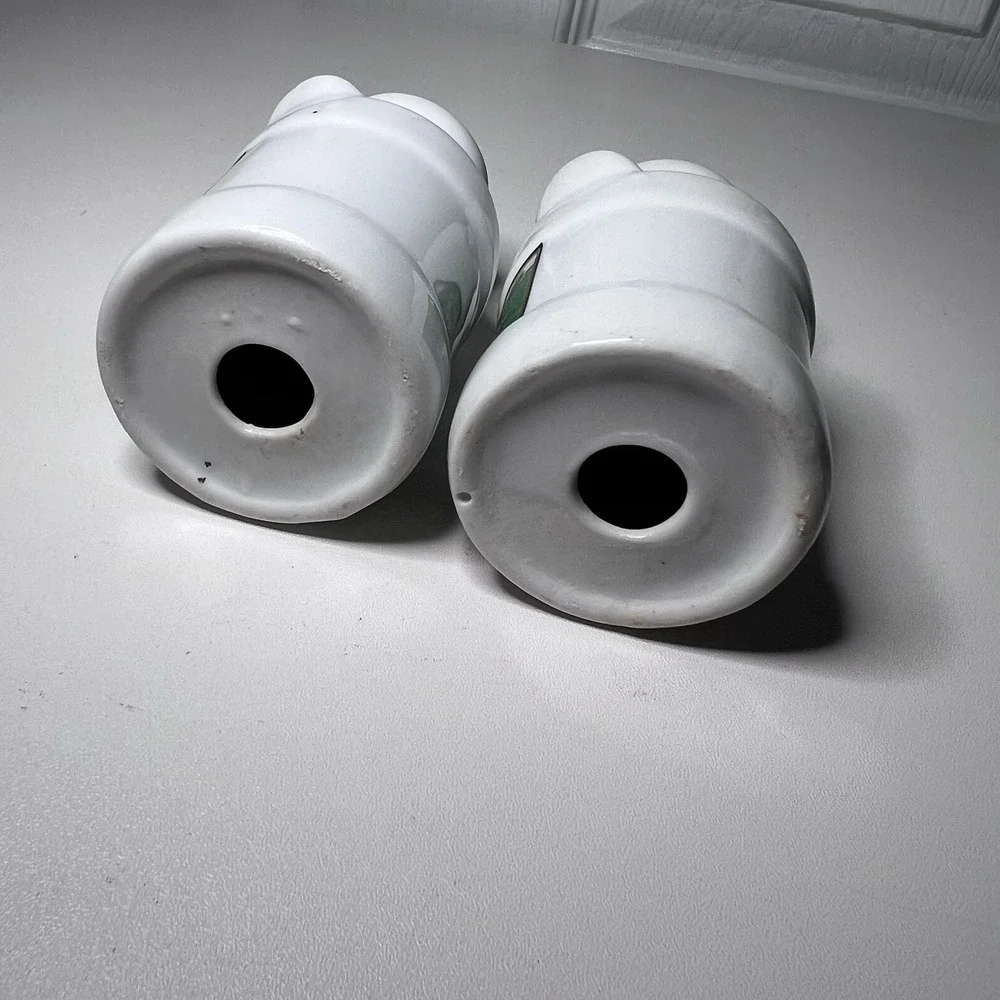 Milk Can Dairy Farm with Cows Salt‎ and Pepper Shaker Set Ceramic Vintage 1990s